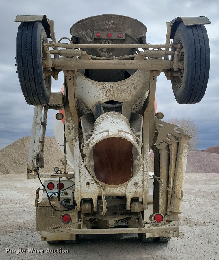 image for item NB9984 2004 Peterbilt 357 ready mix truck