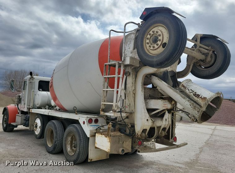 image for item NB9984 2004 Peterbilt 357 ready mix truck