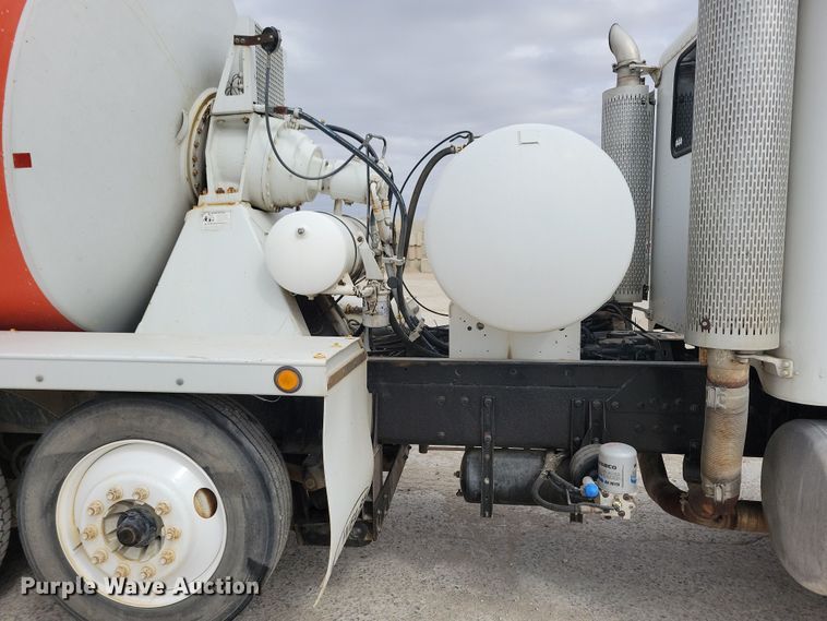image for item NB9984 2004 Peterbilt 357 ready mix truck