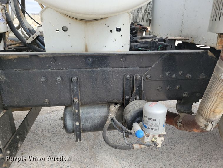 image for item NB9984 2004 Peterbilt 357 ready mix truck