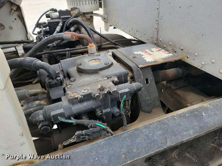 image for item NB9984 2004 Peterbilt 357 ready mix truck