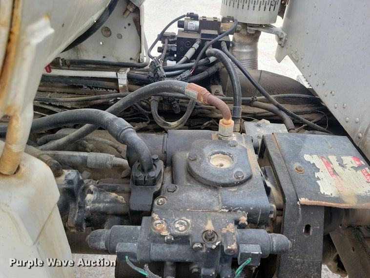 image for item NB9984 2004 Peterbilt 357 ready mix truck