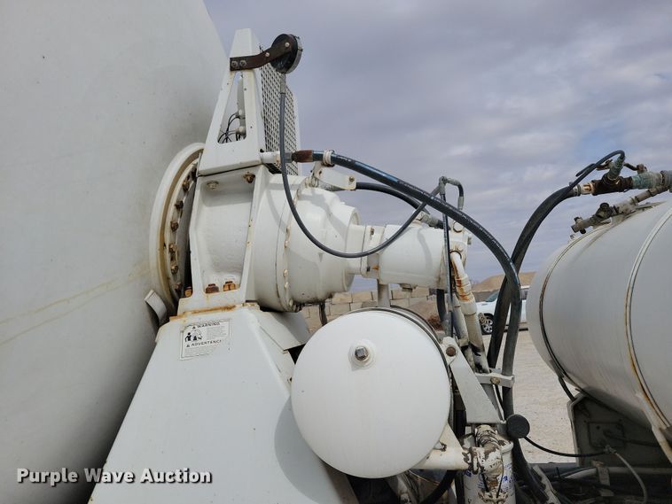 image for item NB9984 2004 Peterbilt 357 ready mix truck