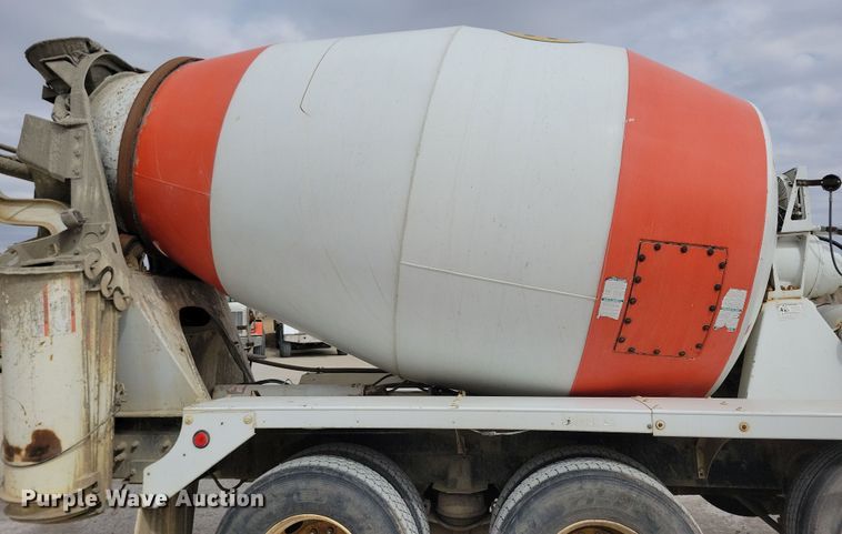 image for item NB9984 2004 Peterbilt 357 ready mix truck