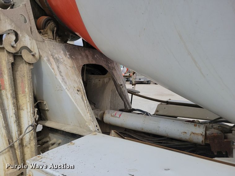 image for item NB9984 2004 Peterbilt 357 ready mix truck