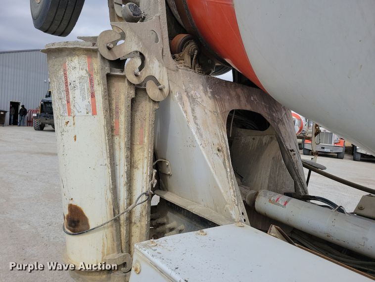 image for item NB9984 2004 Peterbilt 357 ready mix truck