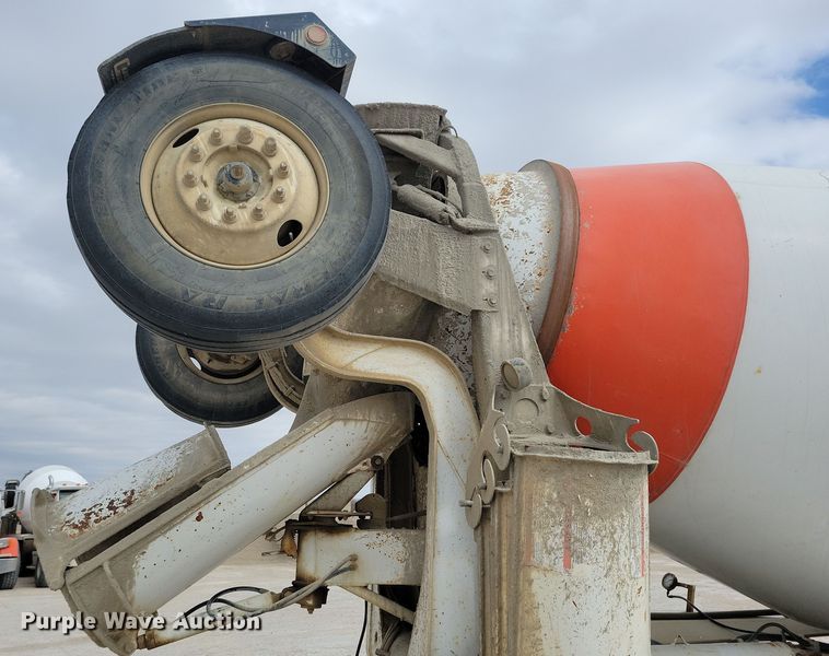 image for item NB9984 2004 Peterbilt 357 ready mix truck