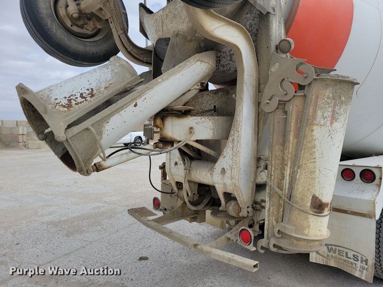 image for item NB9984 2004 Peterbilt 357 ready mix truck