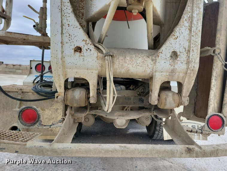 image for item NB9984 2004 Peterbilt 357 ready mix truck