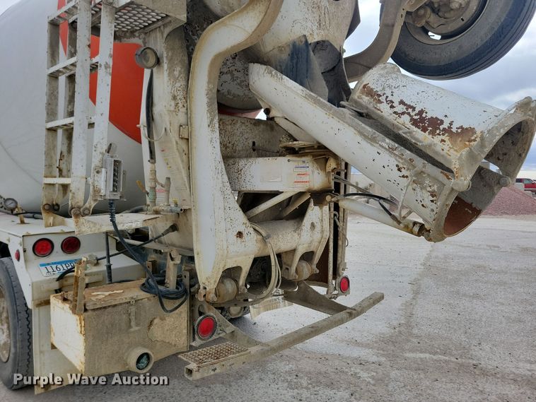 image for item NB9984 2004 Peterbilt 357 ready mix truck