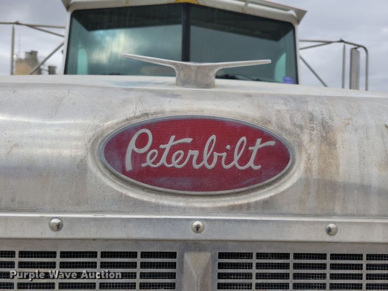 image for item NB9984 2004 Peterbilt 357 ready mix truck