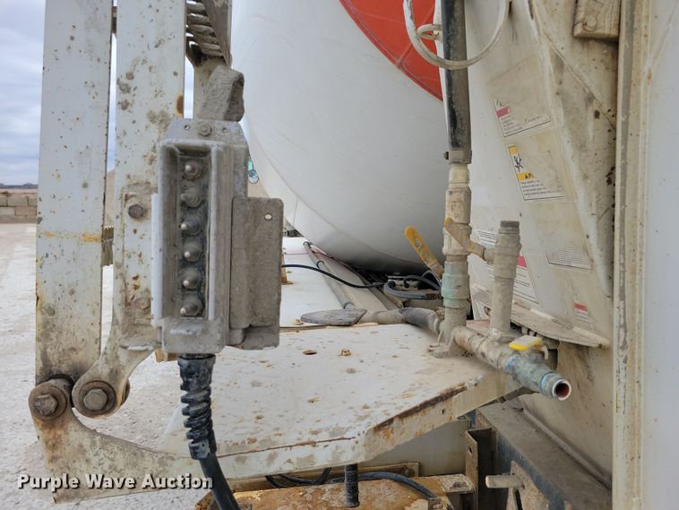 image for item NB9984 2004 Peterbilt 357 ready mix truck