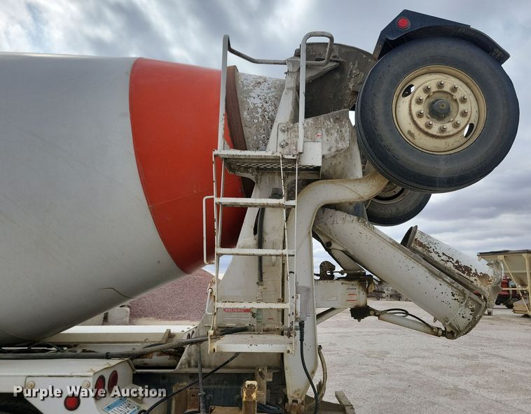 image for item NB9984 2004 Peterbilt 357 ready mix truck