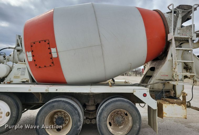 image for item NB9984 2004 Peterbilt 357 ready mix truck