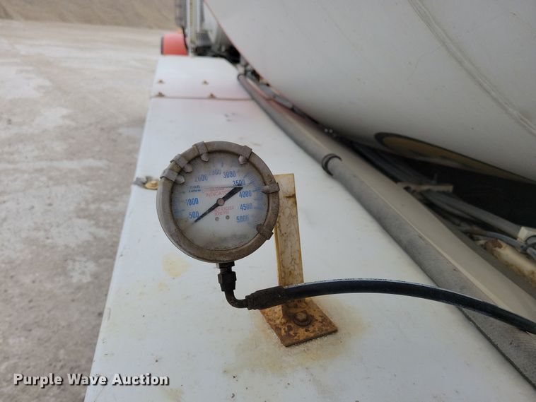 image for item NB9984 2004 Peterbilt 357 ready mix truck