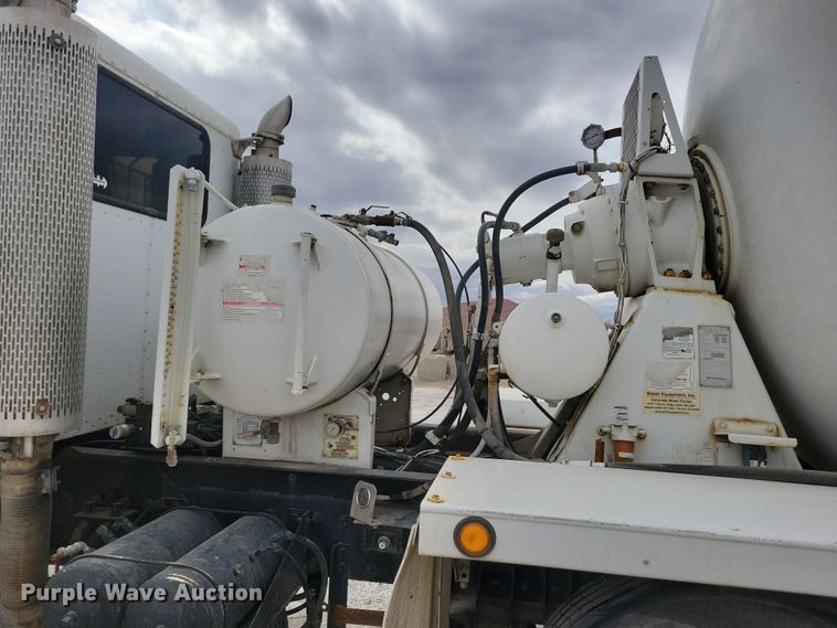 image for item NB9984 2004 Peterbilt 357 ready mix truck