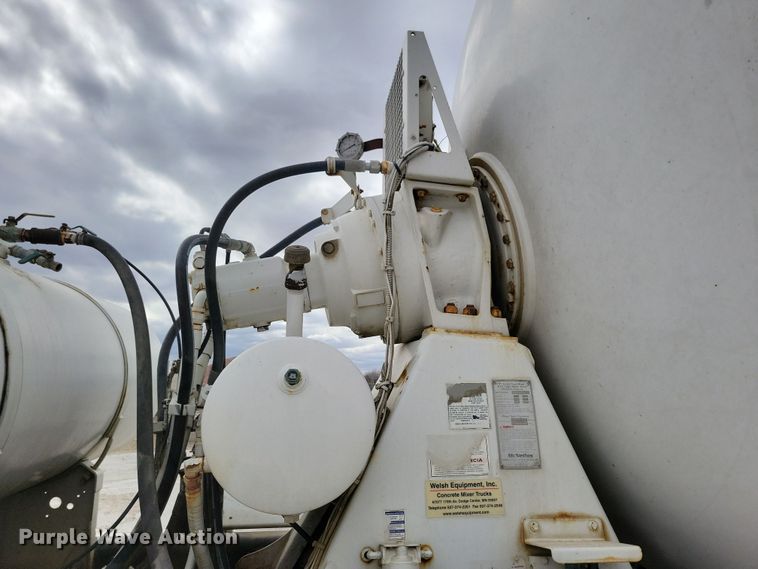 image for item NB9984 2004 Peterbilt 357 ready mix truck