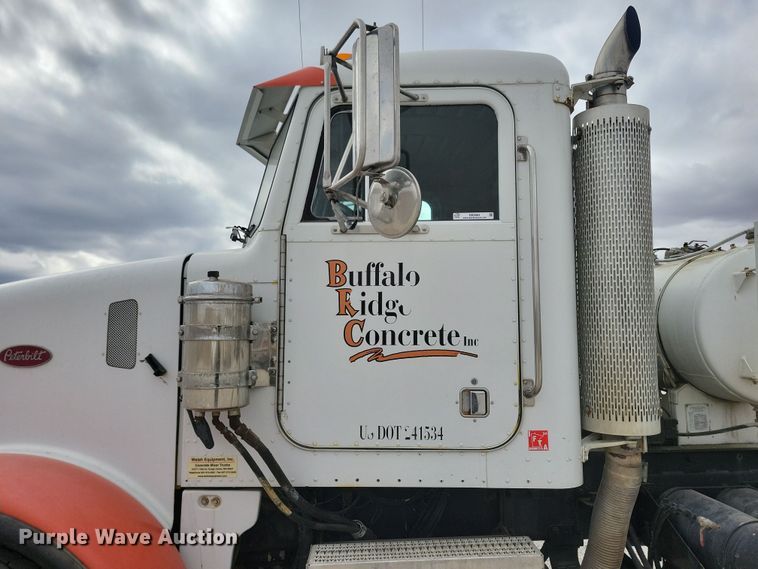 image for item NB9984 2004 Peterbilt 357 ready mix truck