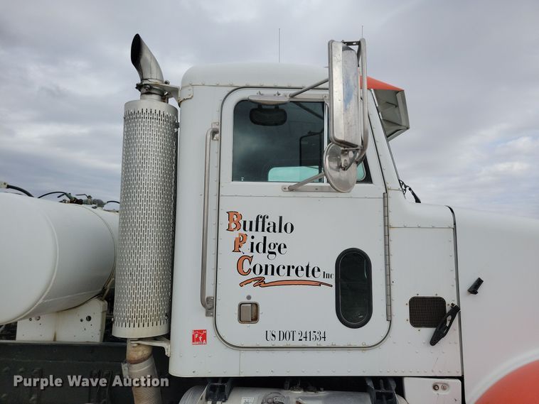 image for item NB9984 2004 Peterbilt 357 ready mix truck