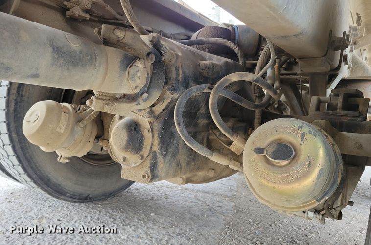 image for item NB9984 2004 Peterbilt 357 ready mix truck