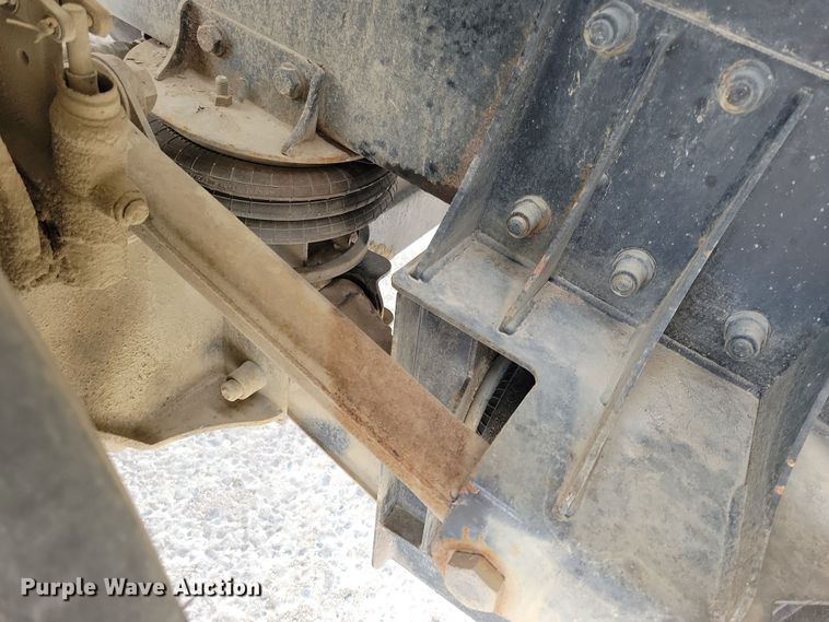 image for item NB9984 2004 Peterbilt 357 ready mix truck