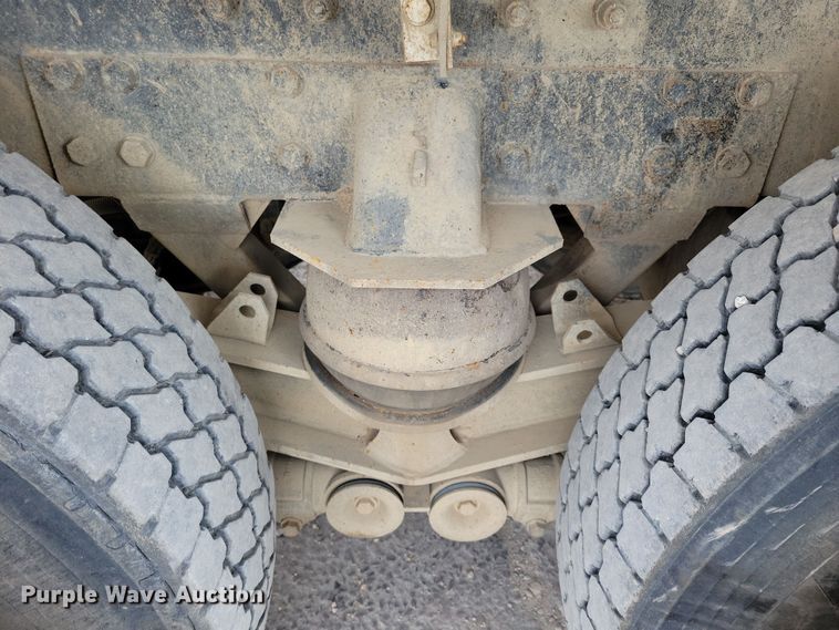 image for item NB9984 2004 Peterbilt 357 ready mix truck