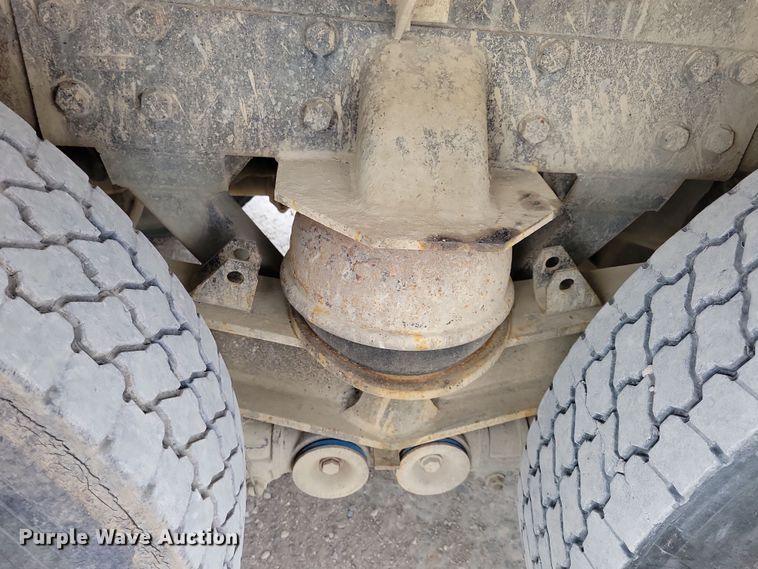 image for item NB9984 2004 Peterbilt 357 ready mix truck