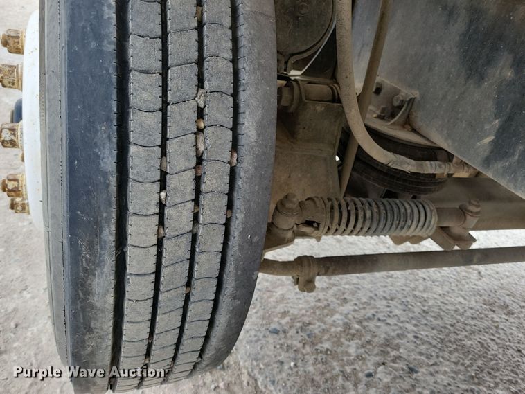 image for item NB9984 2004 Peterbilt 357 ready mix truck