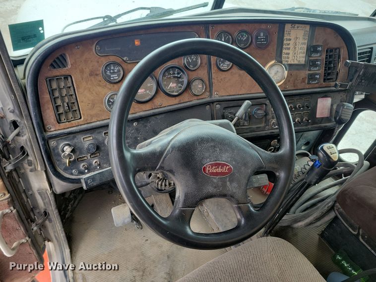 image for item NB9984 2004 Peterbilt 357 ready mix truck