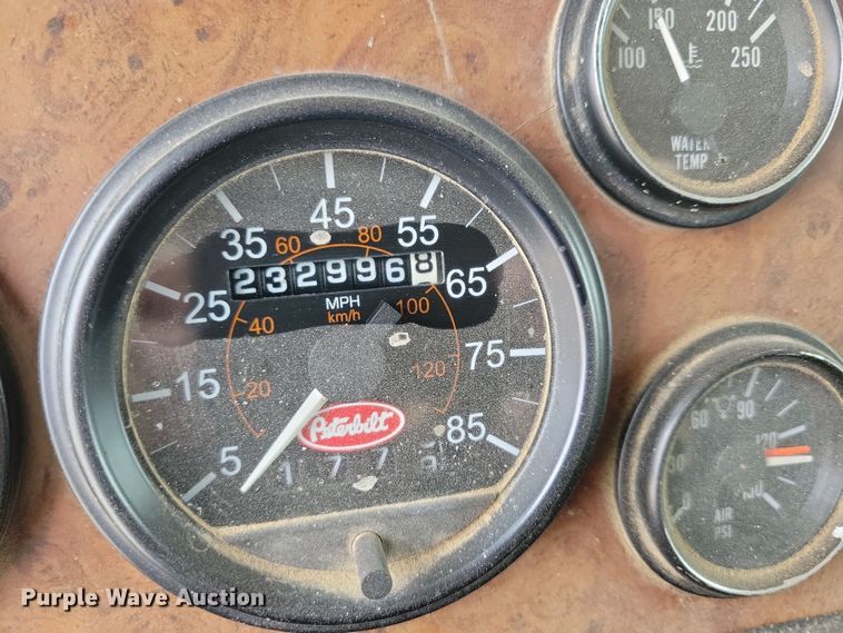 image for item NB9984 2004 Peterbilt 357 ready mix truck