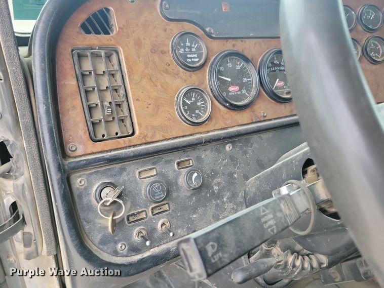 image for item NB9984 2004 Peterbilt 357 ready mix truck