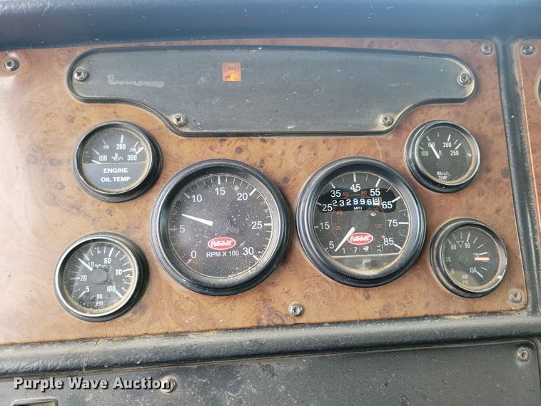 image for item NB9984 2004 Peterbilt 357 ready mix truck