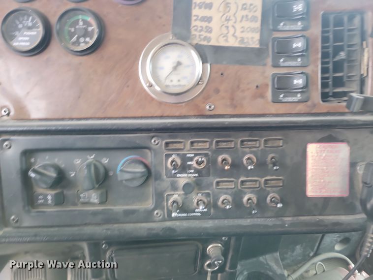 image for item NB9984 2004 Peterbilt 357 ready mix truck