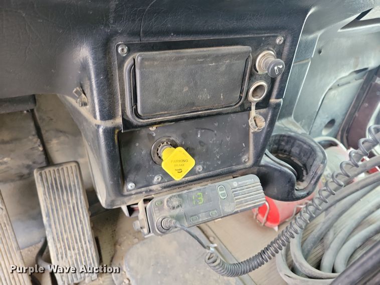 image for item NB9984 2004 Peterbilt 357 ready mix truck