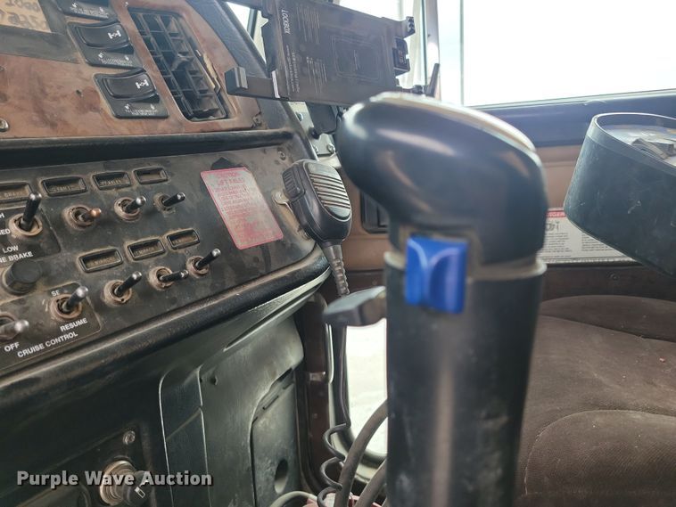 image for item NB9984 2004 Peterbilt 357 ready mix truck