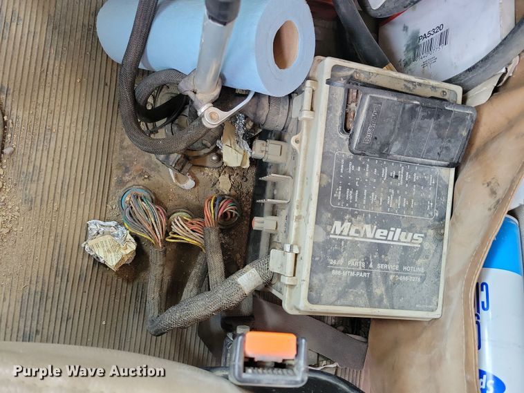 image for item NB9984 2004 Peterbilt 357 ready mix truck