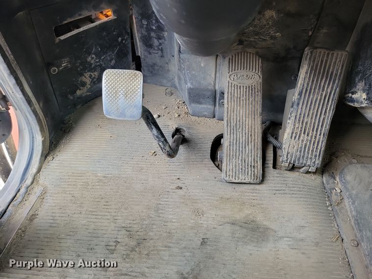 image for item NB9984 2004 Peterbilt 357 ready mix truck