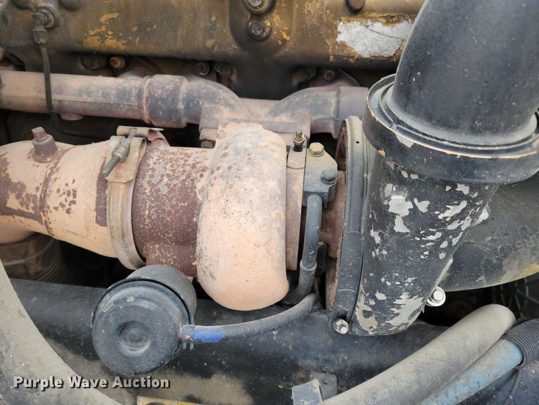 image for item NB9984 2004 Peterbilt 357 ready mix truck