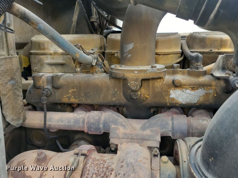 image for item NB9984 2004 Peterbilt 357 ready mix truck