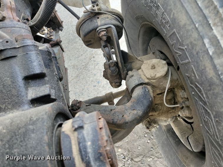 image for item NB9984 2004 Peterbilt 357 ready mix truck