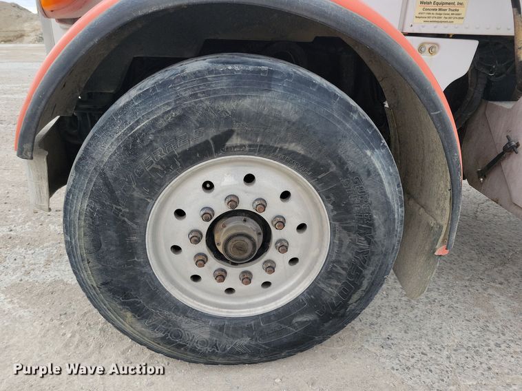 image for item NB9984 2004 Peterbilt 357 ready mix truck