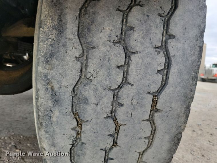 image for item NB9984 2004 Peterbilt 357 ready mix truck