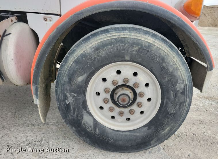 image for item NB9984 2004 Peterbilt 357 ready mix truck