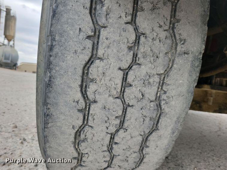 image for item NB9984 2004 Peterbilt 357 ready mix truck