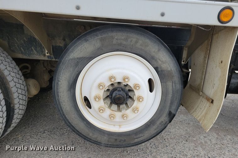 image for item NB9984 2004 Peterbilt 357 ready mix truck