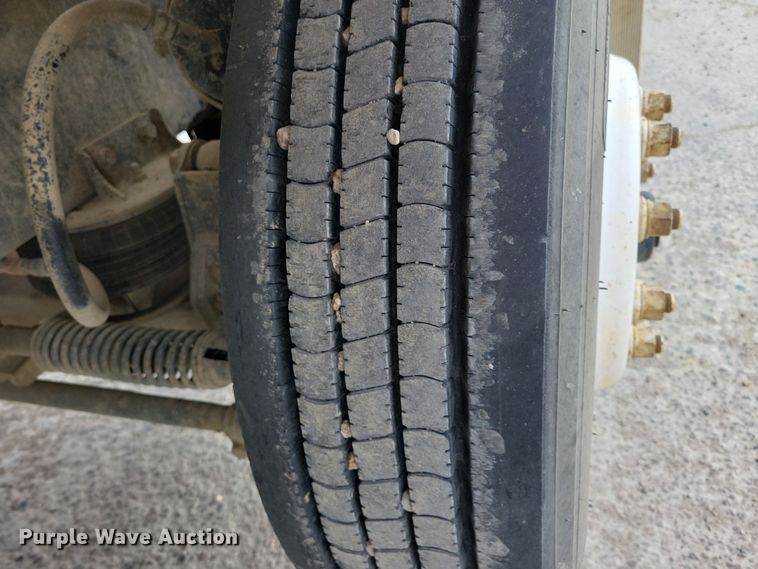 image for item NB9984 2004 Peterbilt 357 ready mix truck