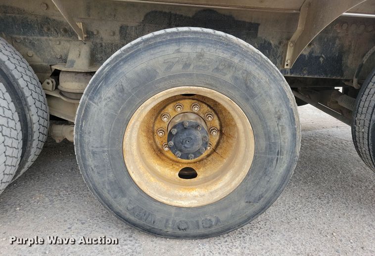 image for item NB9984 2004 Peterbilt 357 ready mix truck