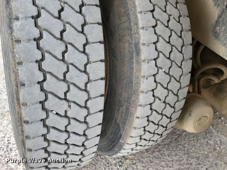 image for item NB9984 2004 Peterbilt 357 ready mix truck