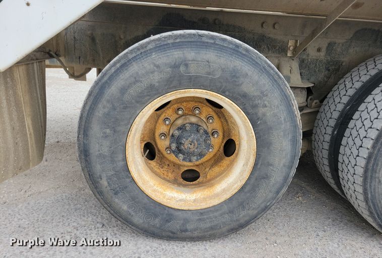 image for item NB9984 2004 Peterbilt 357 ready mix truck