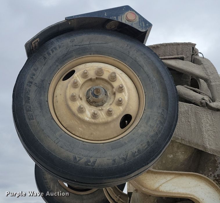 image for item NB9984 2004 Peterbilt 357 ready mix truck